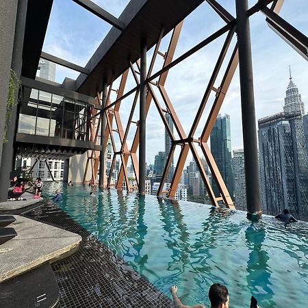 Scarletz Suites Klcc By Aura Куала Лумпур Екстериор снимка