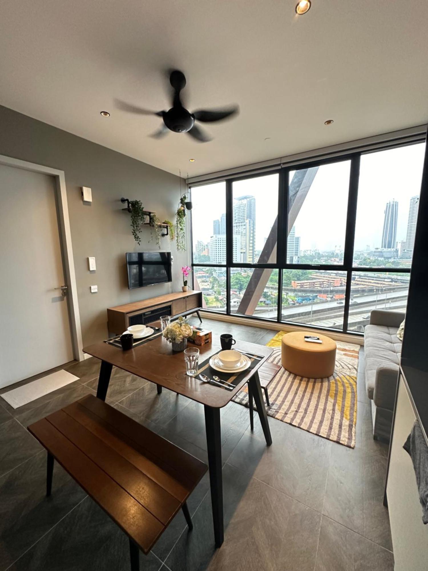 Scarletz Suites Klcc By Aura Куала Лумпур Екстериор снимка
