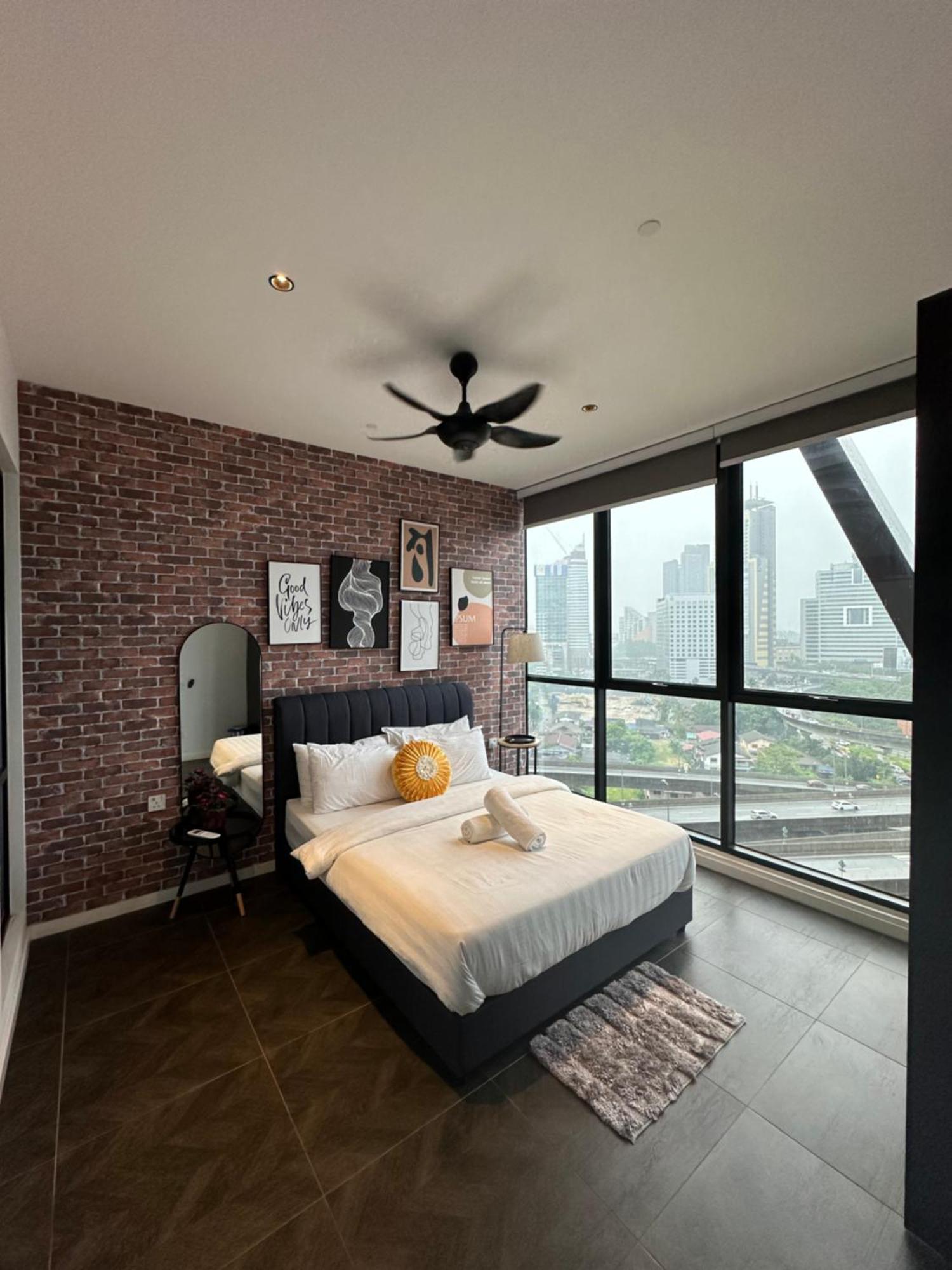 Scarletz Suites Klcc By Aura Куала Лумпур Екстериор снимка