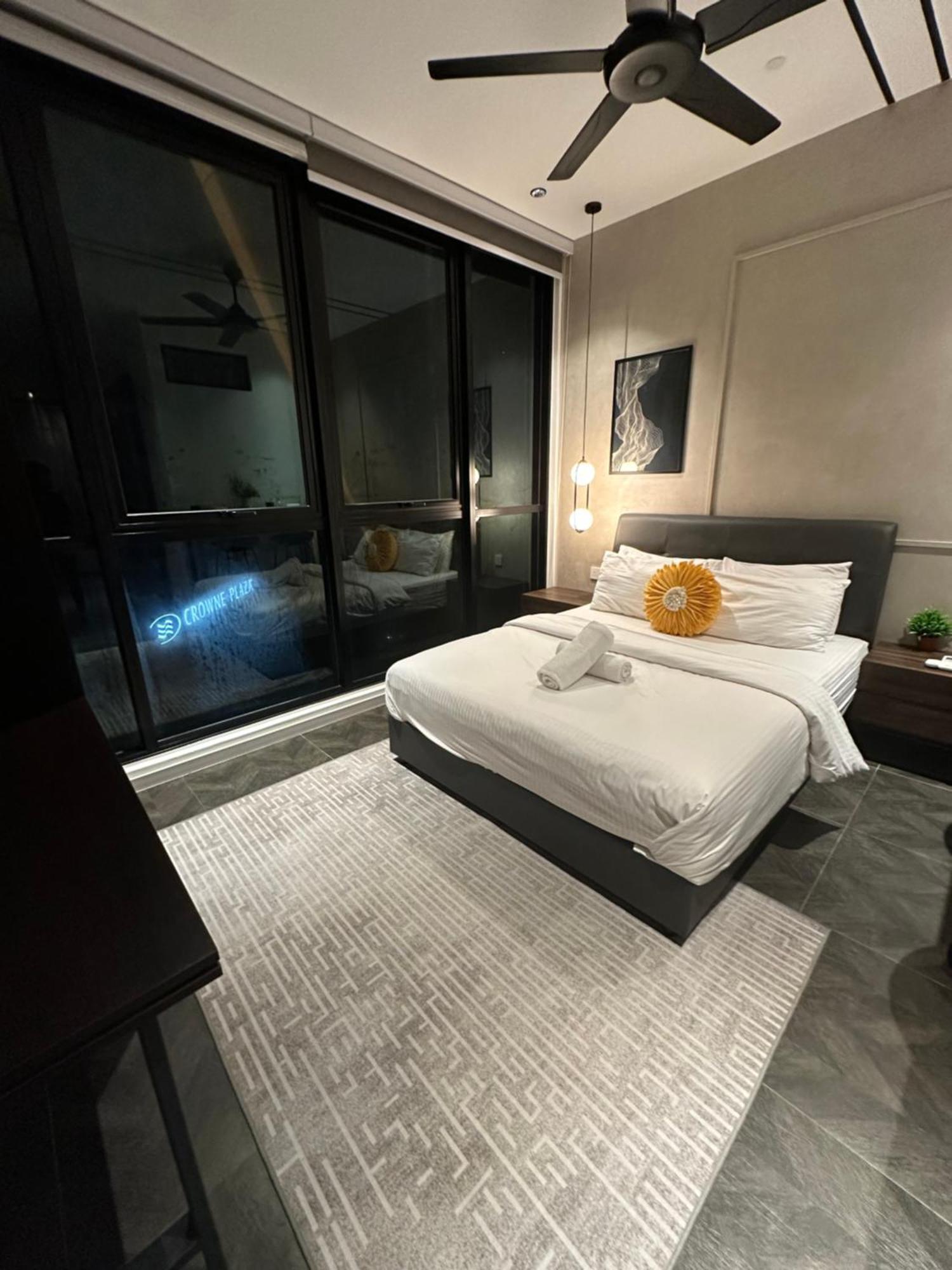 Scarletz Suites Klcc By Aura Куала Лумпур Екстериор снимка