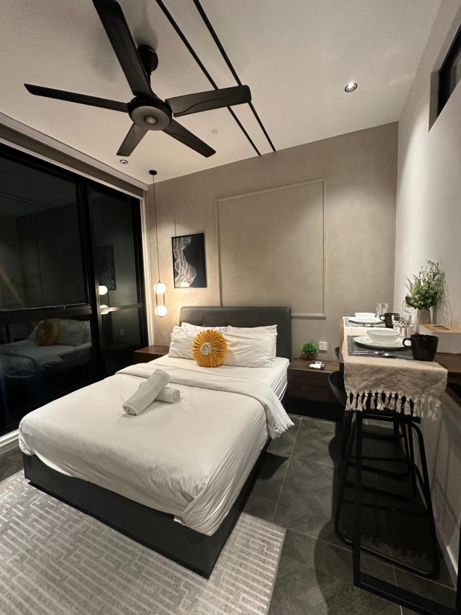Scarletz Suites Klcc By Aura Куала Лумпур Екстериор снимка