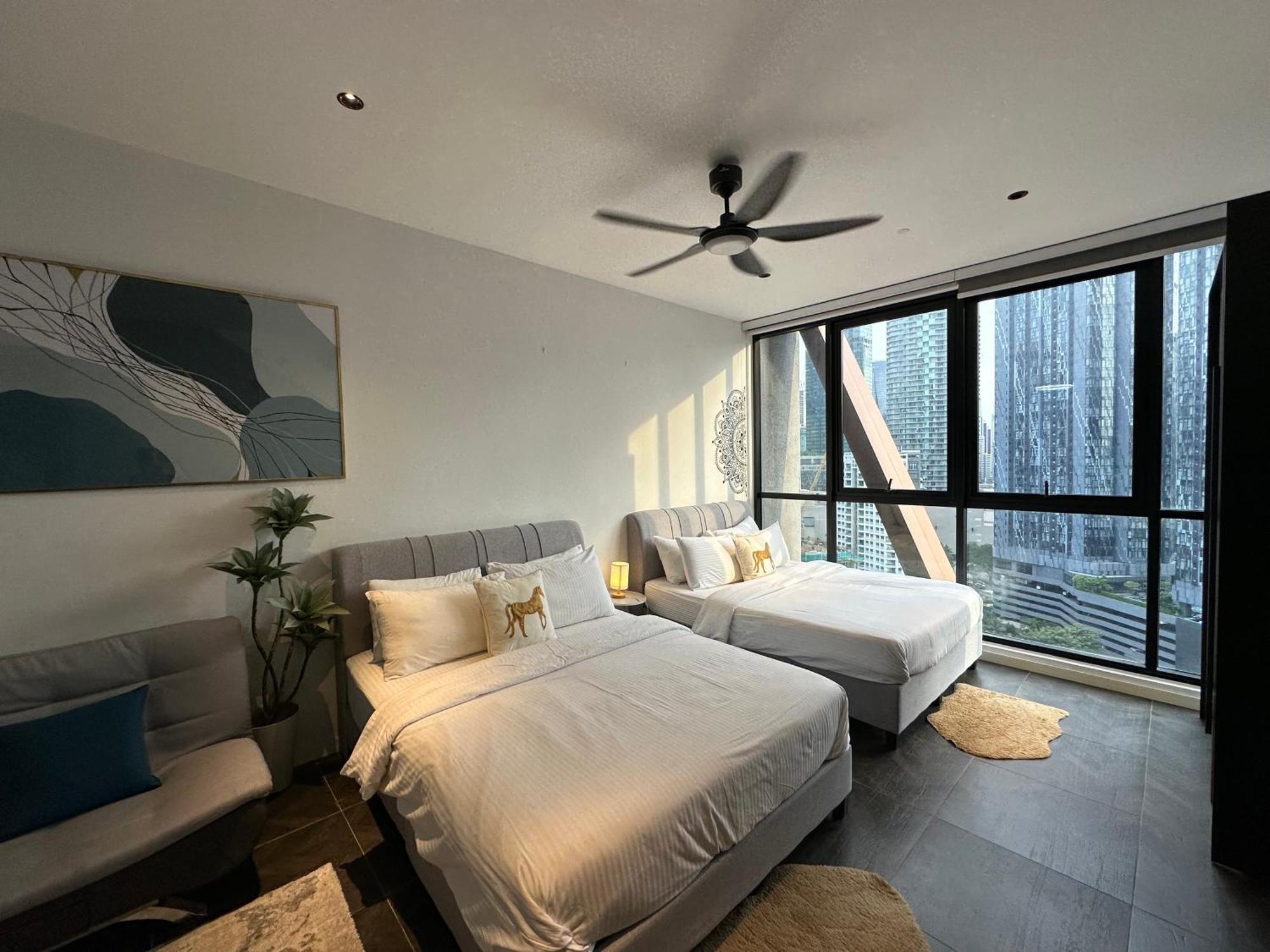 Scarletz Suites Klcc By Aura Куала Лумпур Екстериор снимка