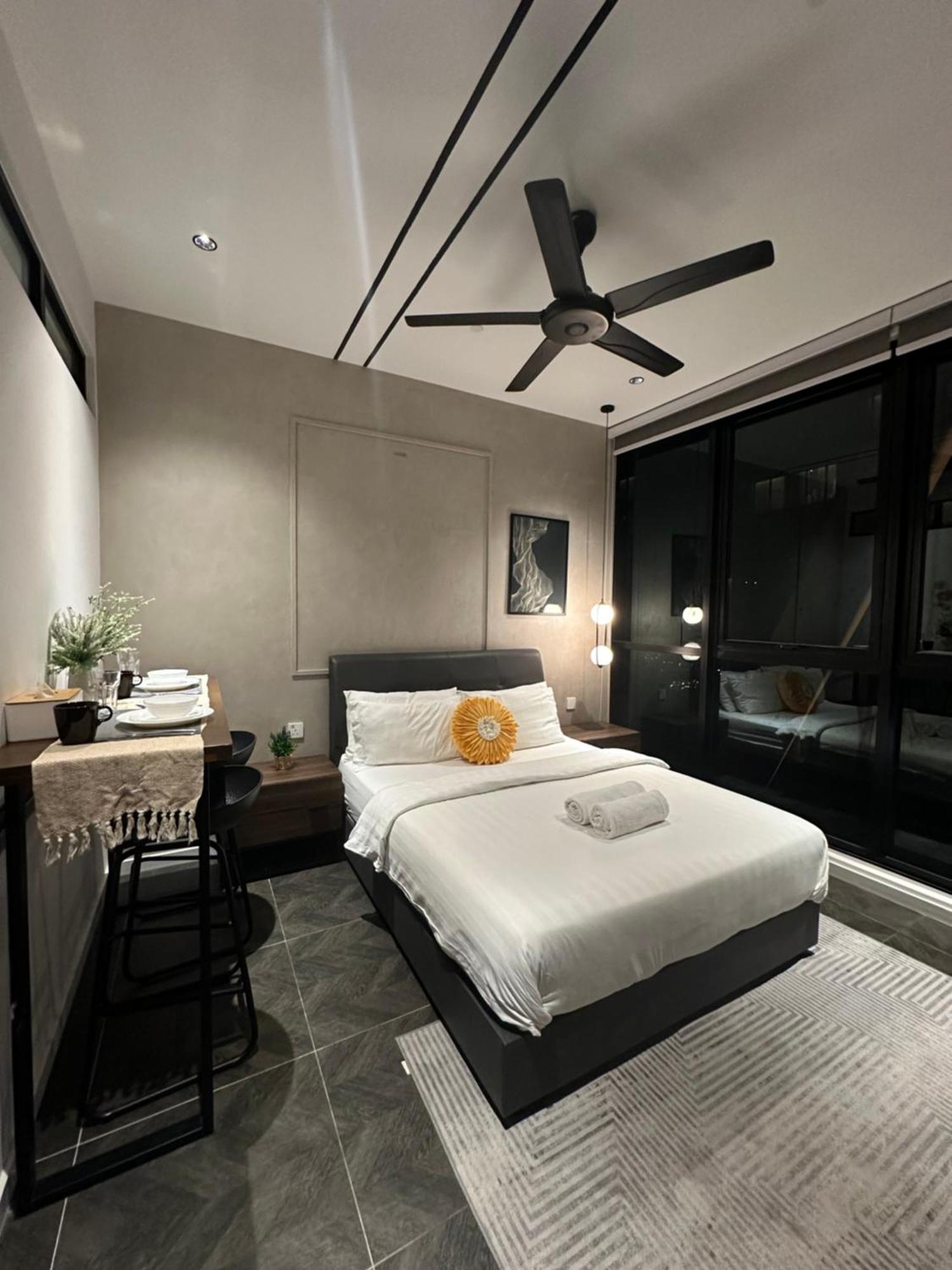 Scarletz Suites Klcc By Aura Куала Лумпур Екстериор снимка