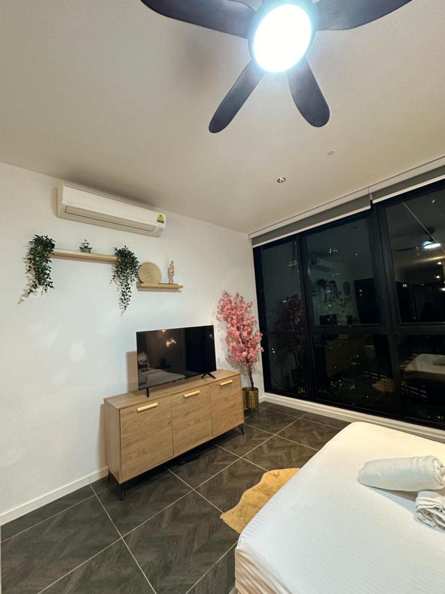 Scarletz Suites Klcc By Aura Куала Лумпур Екстериор снимка